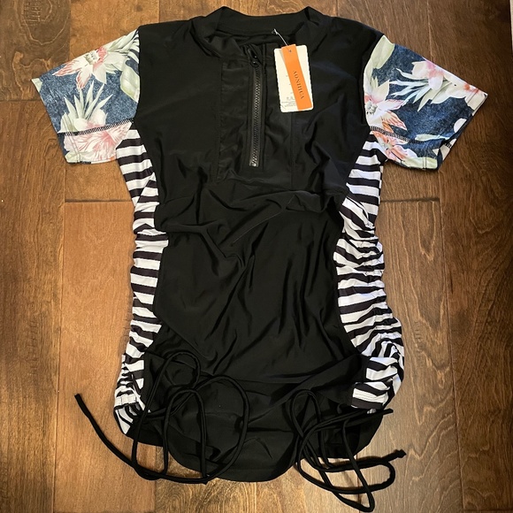 Aonihua Rash guard/Dress Shortsleeve Ruched Side NWT - Picture 1 of 9
